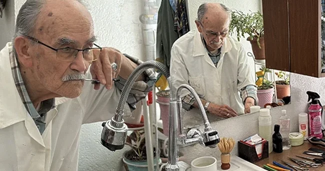 Kısa pantolonla gelenler şimdi dede oldu: 71 yıldır aynı saatte açarım