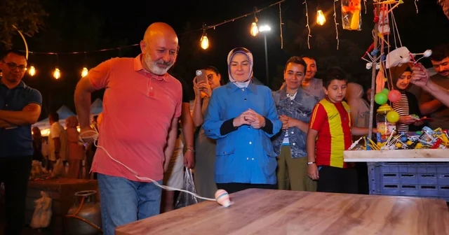 Başkan Çolakbayrakdar: Geçmişin güzel hatıralarını hep birlikte yaşıyoruz Yeşilçam ın unutulmaz filmi Neşeli Günler Fuar 38 de vatandaşlarla buluştu Kayseri Haberleri Habertürk Yerel Haberler