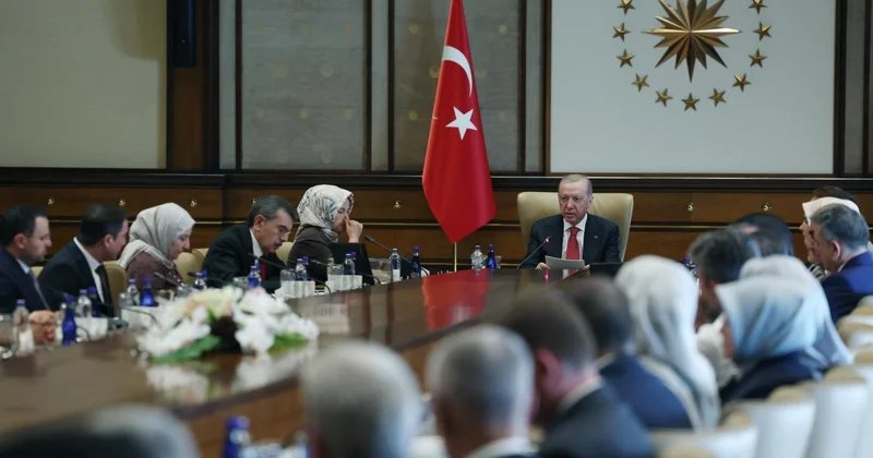 Cumhurbaşkanı Erdoğan, okul saldırısında hayatını kaybeden öğrencilerin velilerini kabul etti