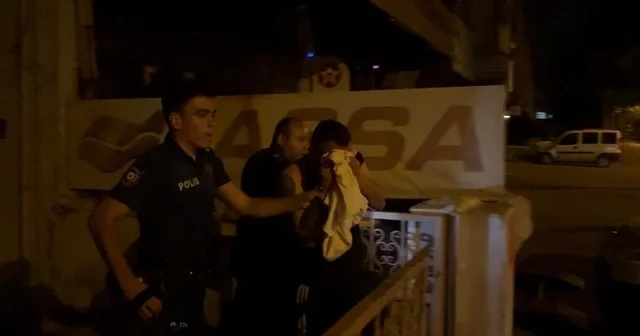 Polise mukavemet gösterip kaçmaya çalışan şahıslar, kovalamaca sonucu yakalandı Kayseri de çıkan bıçaklı kavgada 16 yaşındaki çocuk yüzünden yaralandı Kayseri Haberleri Habertürk Yerel Haberler