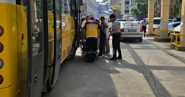 Belediye otobüsünde fenalaşan yolcuyu şoför hastaneye yetiştirdi Trabzon Haberleri Habertürk Yerel Haberler
