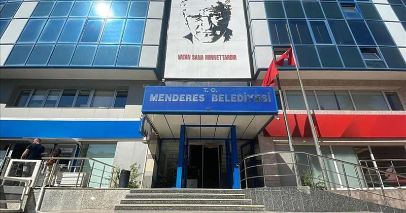 Menderes Belediyesine operasyon: 13 gözaltı