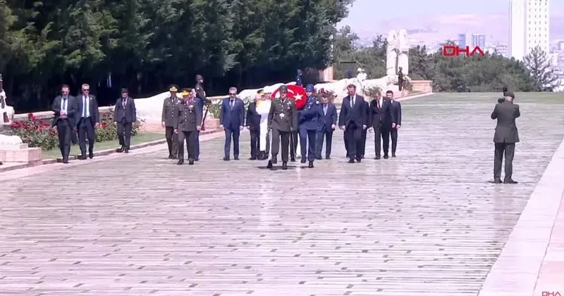 Cumhurbaşkanı Recep Tayyip Erdoğan, Anıtkabir i ziyaret ediyor (CANLI)