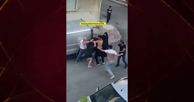 Çekmeköy de komşular birbirine girdi: Tekmeler ve yumruklar havada uçuştu