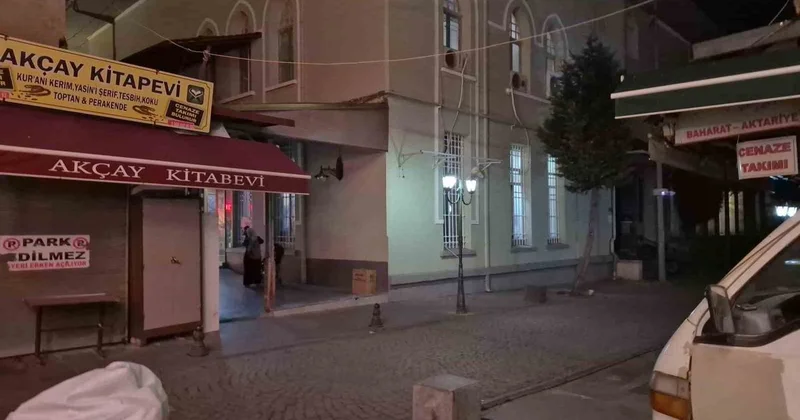 Camide Namaz Kılan Vatandaşın Poşeti Çalındı