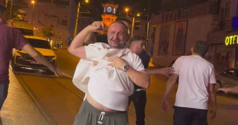 Gece kulübü çıkışında ortalık karıştı: Sarhoşların o halleri kamerada