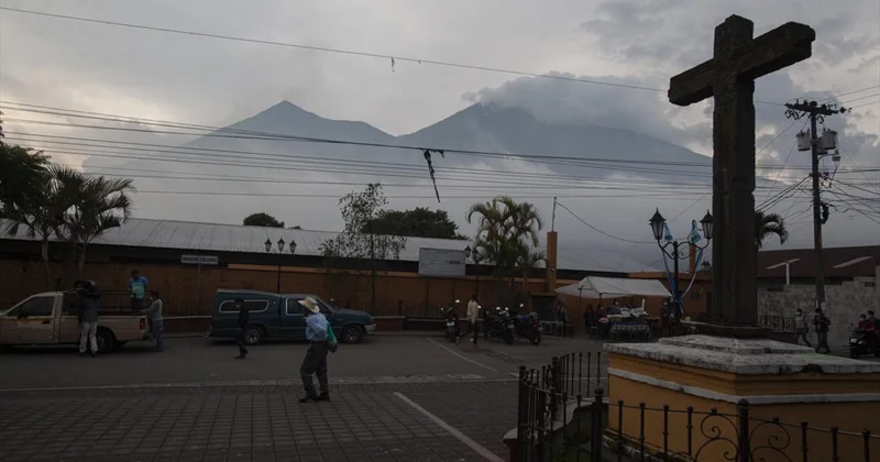 Fuego Yanardağı nın faaliyete geçtiği Guatemala da tahliye emirleri verildi