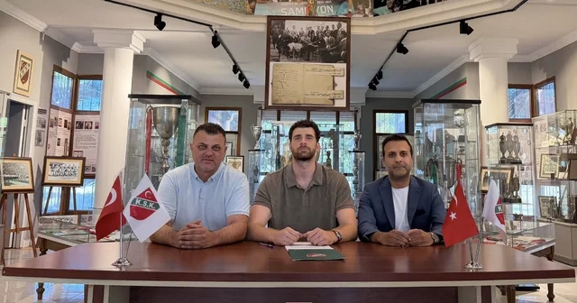 Karşıyaka da Hakan imzayı attı, ilk yabancı yolda İzmir Haberleri Habertürk Yerel Haberler