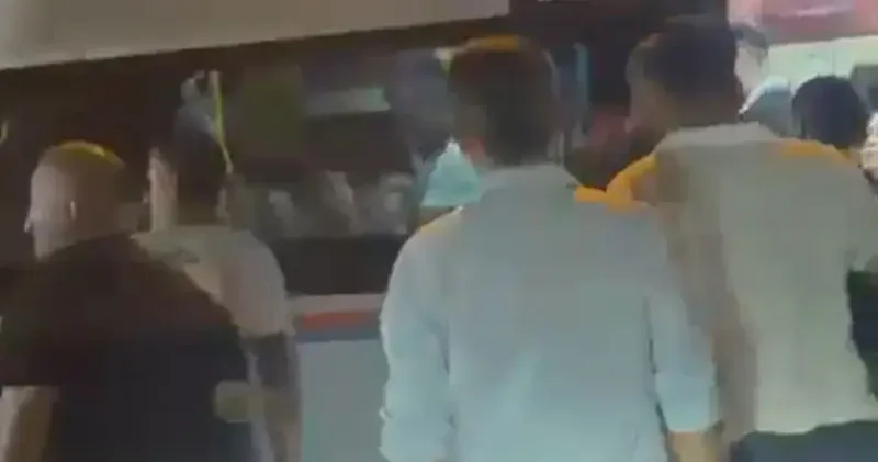 Dolmuşta bir kişinin darbedildiği anlar kameradaa