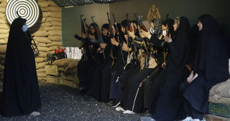 İran’da sivillere silah eğitimi veriliyor Dış Haberler