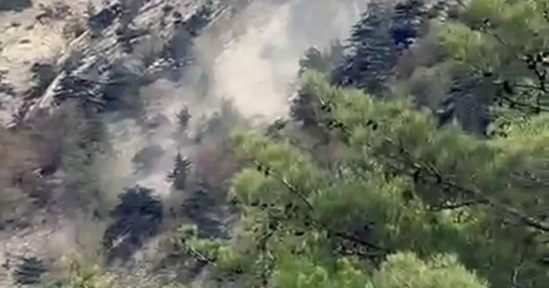 Deprem sırasında kaya paniği! Yamaçtan aşağı düştü