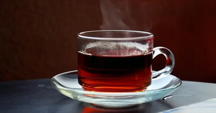 Çayı böyle içiyorsanız dikkat! Yıllardır yapılan alışkanlık sağlığınızı tehdit ediyor