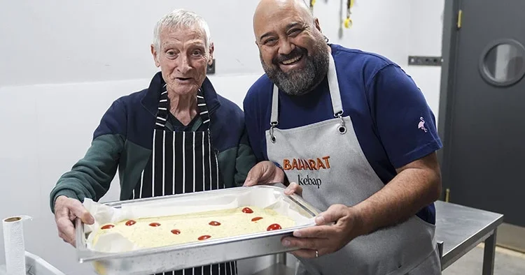 Şef Somer Sivrioğlu, huzurevi sakinleriyle mutfağa girdi