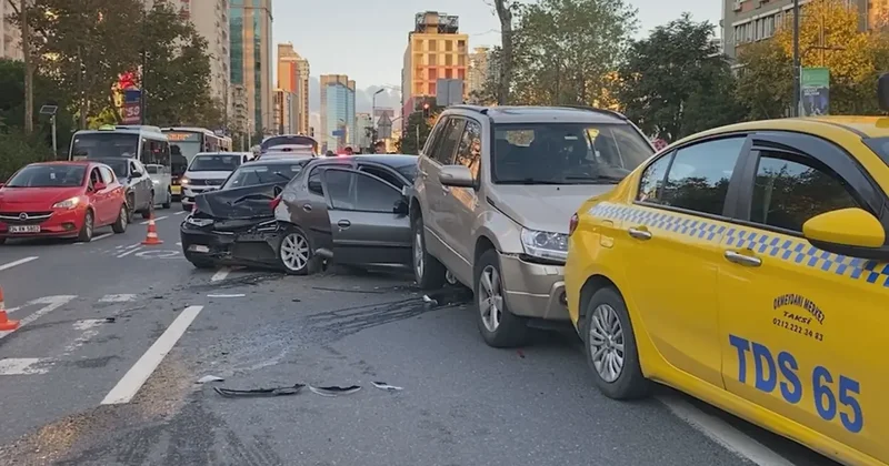 Beşiktaş ta zincirleme kaza! 5 araç birbirine girdi: Yaralılar var