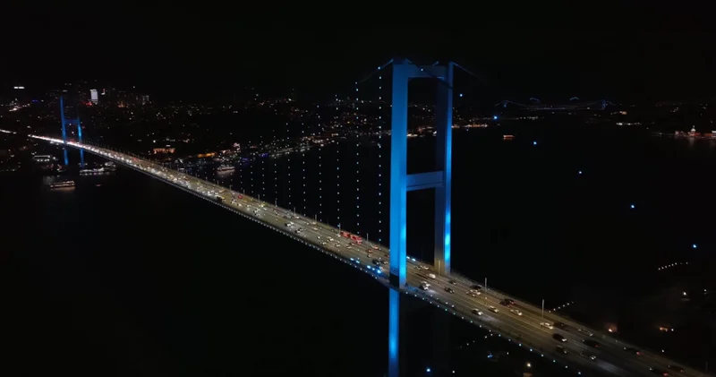 İstanbul Boğazı’ndaki köprüler Türk Dünyası Günü’nde turkuaza büründü Son dakika haberleri