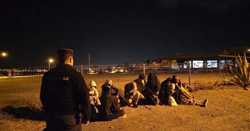 İzmir’de 8’i çocuk 15 düzensiz göçmen yakalandı