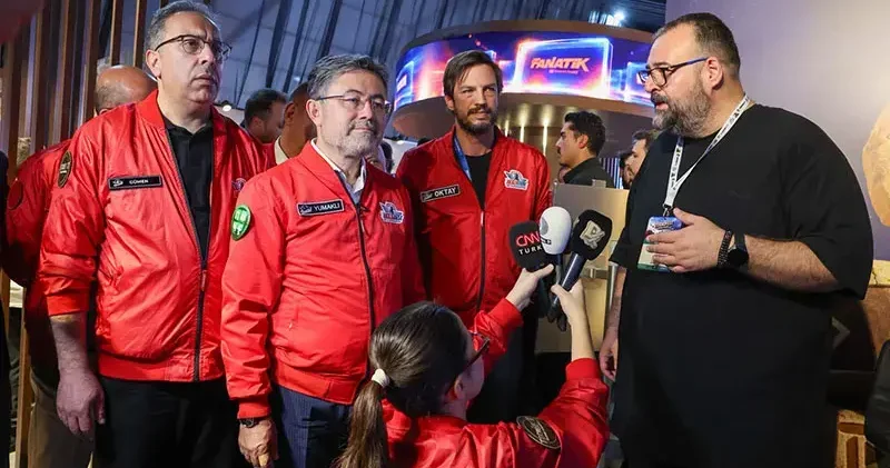 Tarım ve Orman Bakanı İbrahim Yumaklı, Demirören Medya’nın TEKNOFEST standını ziyaret etti
