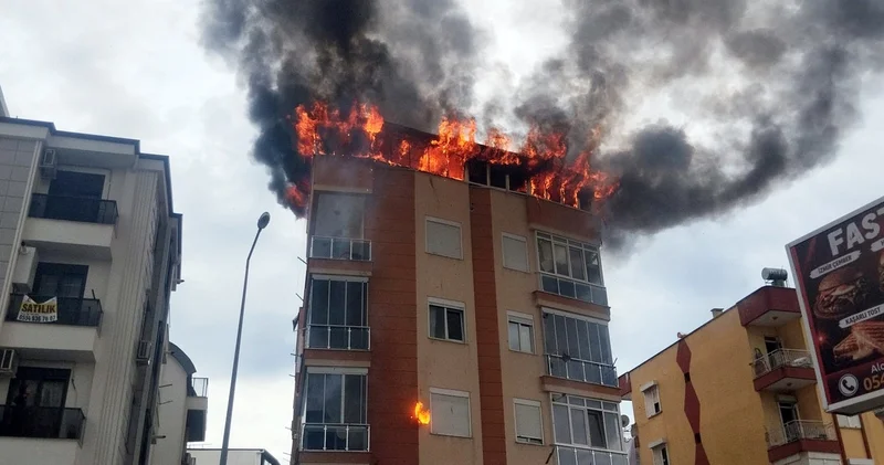 Muratpaşa da dubleks daire küle döndü! Komşu, kiracının Benim çocuğum yaktı dediğini öne sürdü