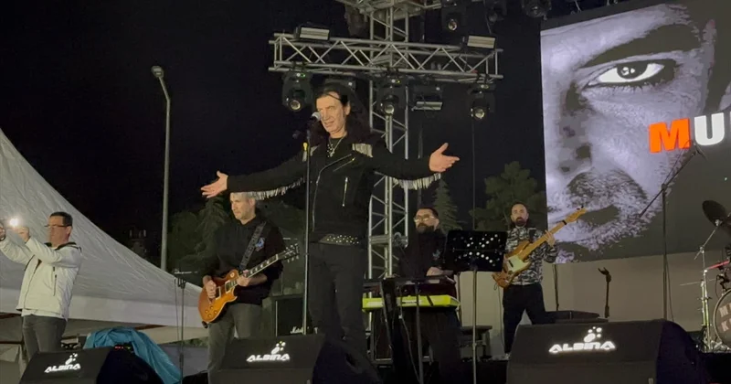 Murat Kekilli, Niğde de 6. Gastronomi Festivali nde sahne alıp hayranlarıyla buluştu.