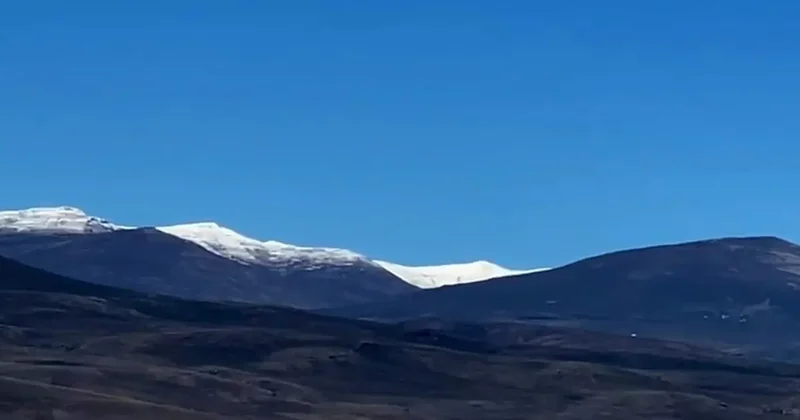 Kars’ın mevsimin ilk karı dağlara düştü