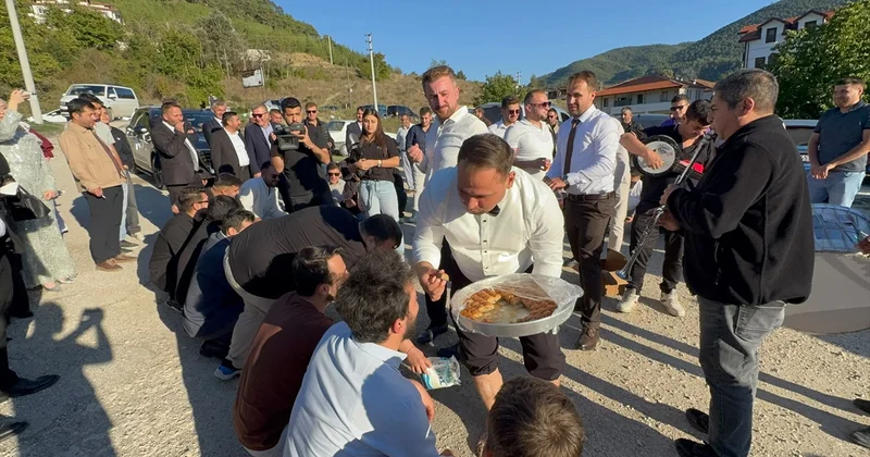 Taraklı daki düğünde damada çıplak ayak ve tuzlu su geleneği