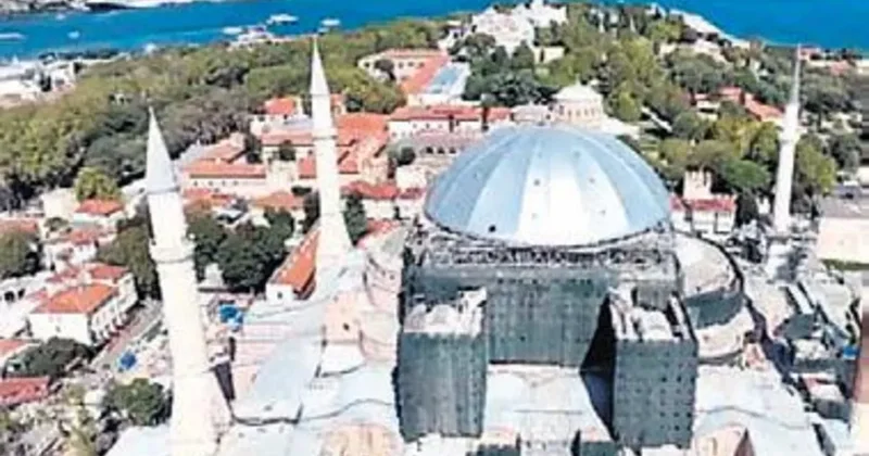 Ayasofya’nın kubbesi gri brandalarla kapatıldı