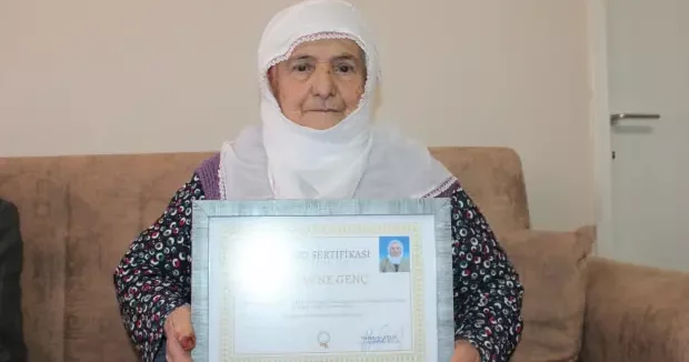 Malatya haberleri Eşinin sözlerine içerlendi 88 yaşında okuma yazma öğrendi 04 Kasım 2025