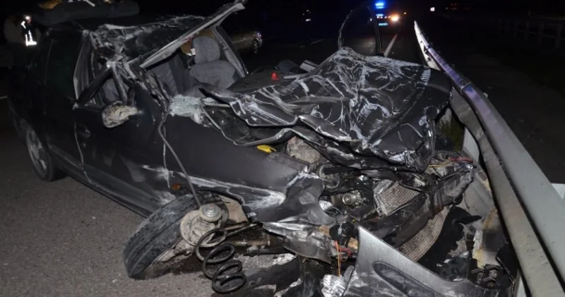 Tıra arkadan çarpan sürücü kurtarılamadı