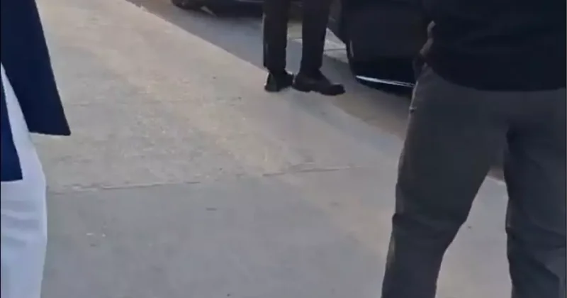 Çakarlı konvoyuyla geldi, araçtan ineni herkes merak ediyor