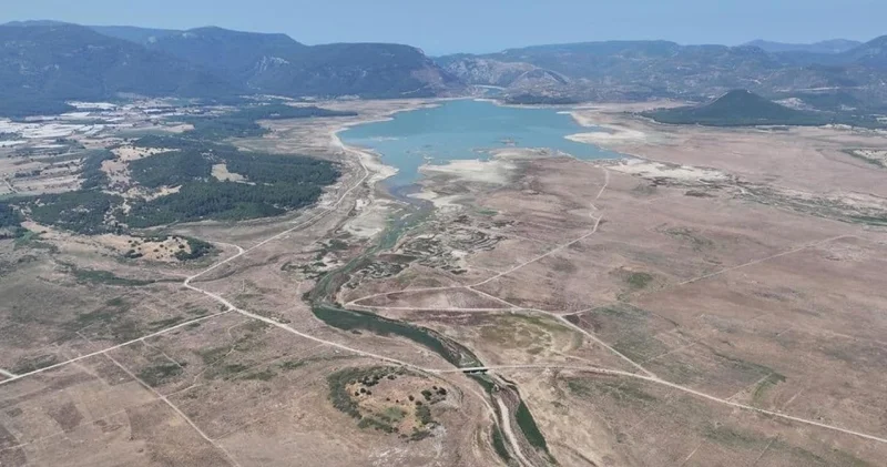 Barajlar sıfırı gördü İzmir in suyu bitti! Uzman isim acı reçeteyi açıkladı