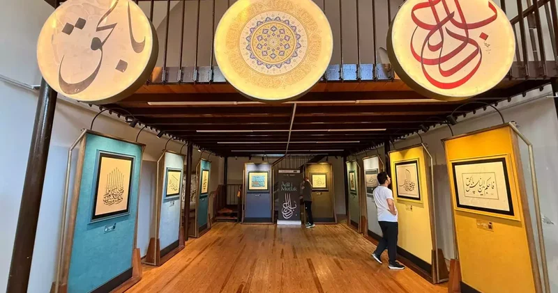 Âdil i Mutlak Hat Eserleri Sergisi Antalya’da ziyarete açıldı