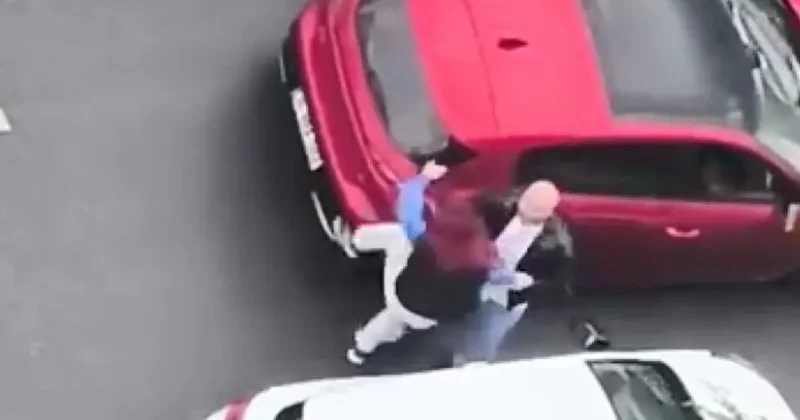 SON DAKİKA... Yer İstanbul Beylikdüzü! İki kadın sürücü yol verme nedeniyle birbirine girdi: Küfürler havada uçuştu!