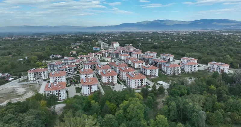 Bakan Kurum TOKİ ile ev sahibi olan vatandaşları paylaştı