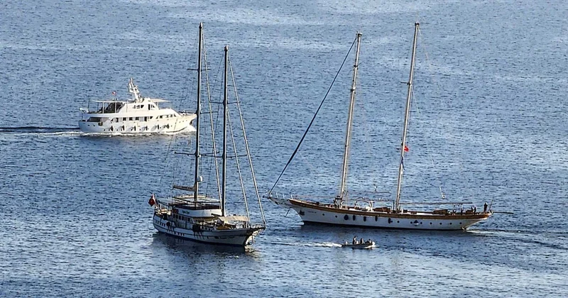 41 metre uzunluğundaki yelkenli tekne karaya oturdu Sözcü Gazetesi