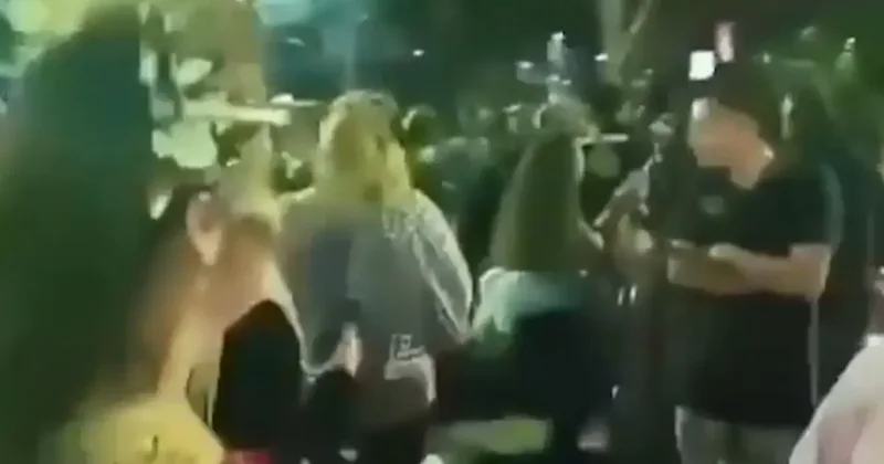 Belediye Başkanı, festivalde konuştuğu sırada vurularak öldürüldü