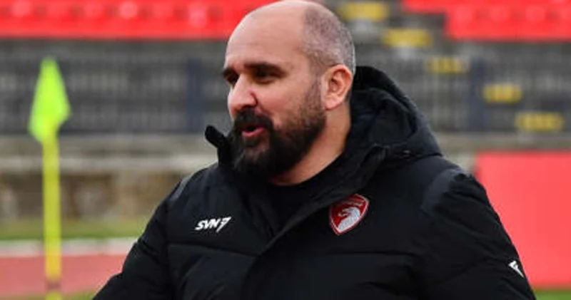 Sırbistan da maçta kalp krizi geçiren teknik direktör kurtarılamadı Futbol Haberleri