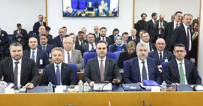 Bakan Kacır: Türkiye ekonomisi kesintisiz büyümesini 20 çeyrektir sürdürüyor