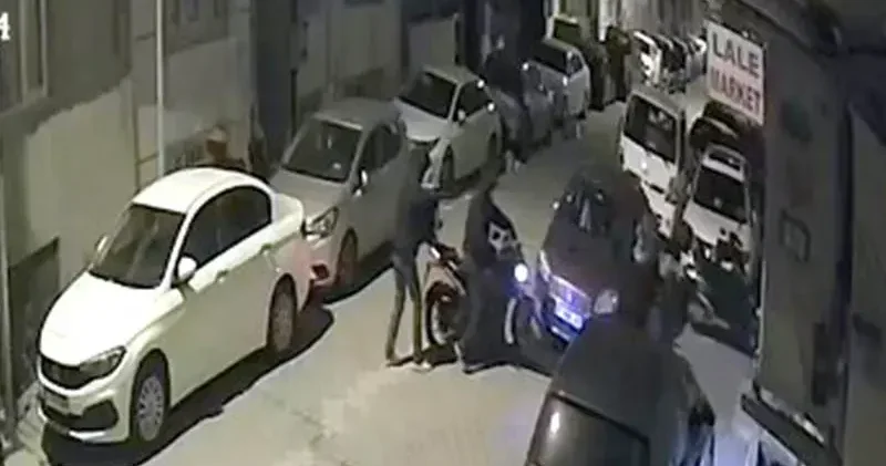 Esenyurt’ta saniyeler içerisinde motosiklet hırsızlığı kamerada