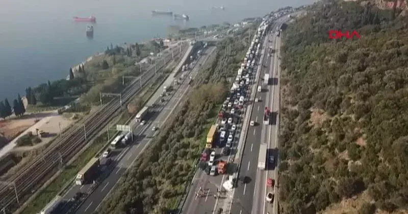 TEM de, karşı yöne geçen TIR, 3 araçla çarpıştı