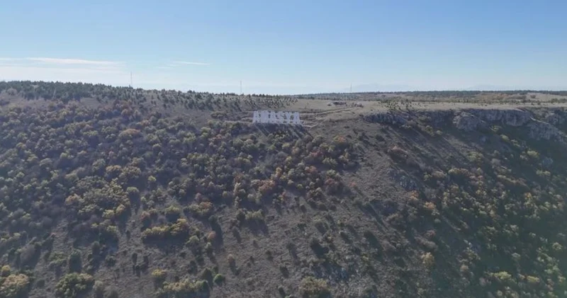 Amasya da dağın zirvesine yazılan yazı Hollywood a benzetildi