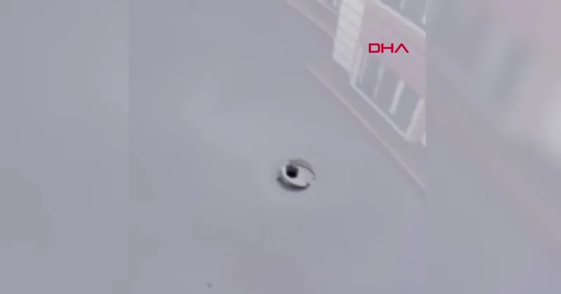 Yorgun mermi otomobilin tavanını deldi