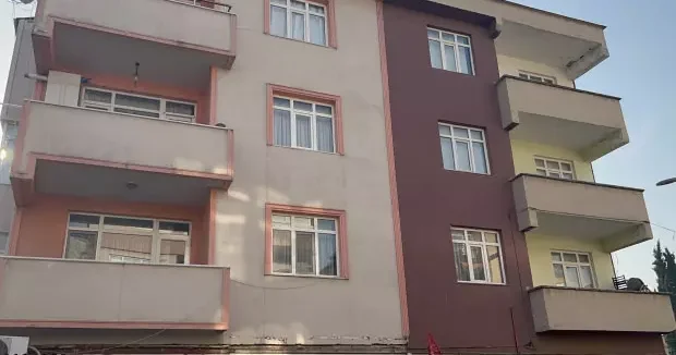 Kocaeli haberleri Kocaeli de kolonlarında çatlak oluşan 3 bina boşaltıldı 04 Kasım 2025