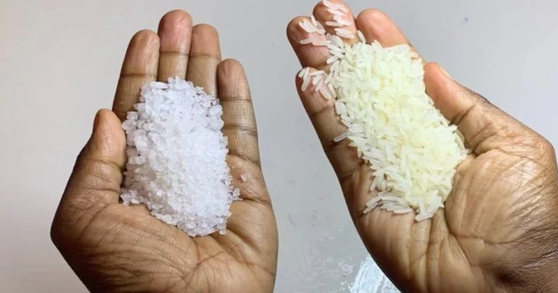 Pirinç ve tuz karışımı: Bu karışım yemeklik değil ayakkabıyı temizler, cildi parlatır