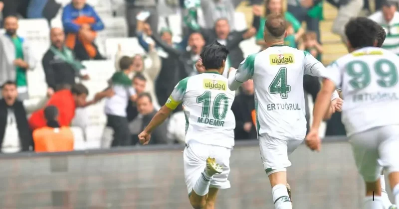 Efsane takım 90+1 de taraftarını sevinci boğdu