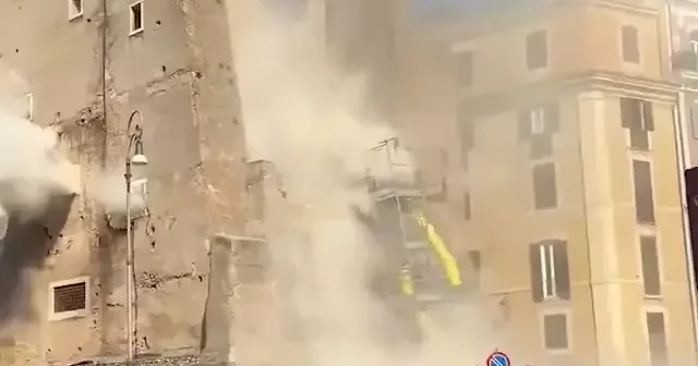 Roma da 800 yıllık Orta Çağ kulesi çöktü: O anlar kamerada VİDEO İZLE