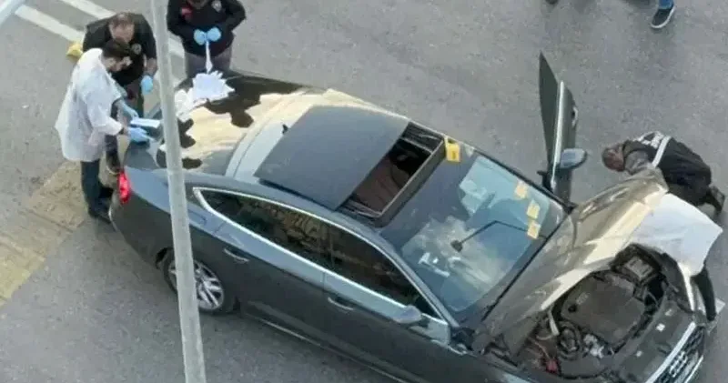 Motosikletli saldırgan, husumetlisini otomobille giderken tabancayla yaraladı