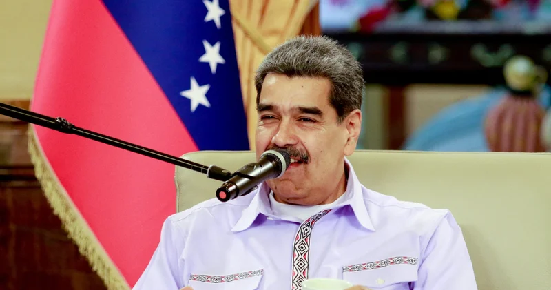 Maduro Trump la eğleniyor: Embesil İngilizce nasıl deniyordu?