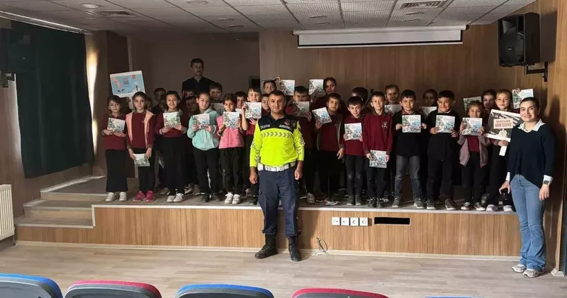 Jandarma trafik timinden öğrencilere eğitim
