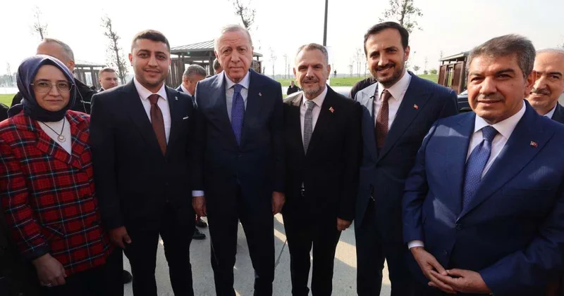 Bayrampaşa da bir üye daha AKP ye geçti: İlk işi geçmişini silmek oldu