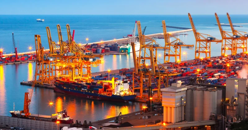 Dış ticaret açığı ekim ayında 7.4 milyar dolar oldu